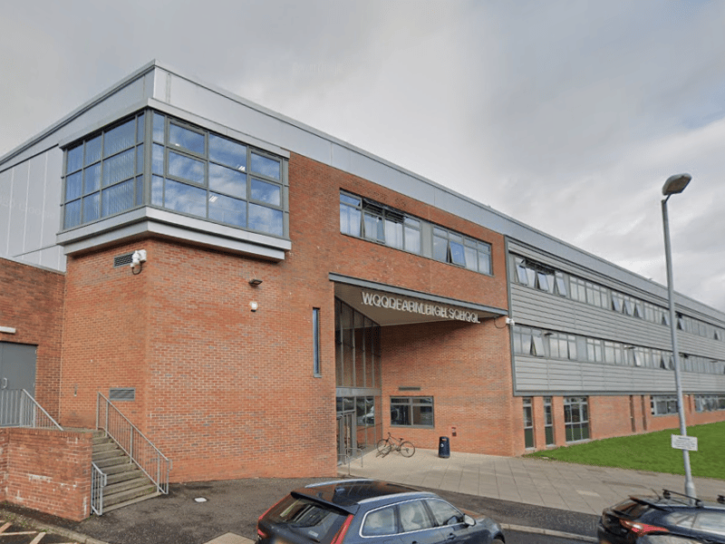 This is a secondary school in Woodfarm, East Renfrewshire.
In the 2023/24 school year, it too had 83% of its students attain five or more Highers.