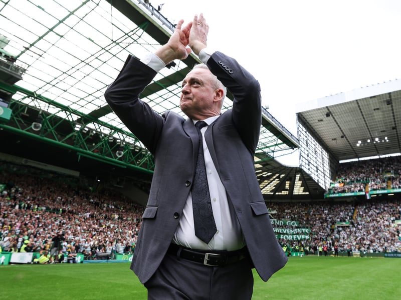 Celtic legend Paul McStay applauds the fans ahead of kick-off.