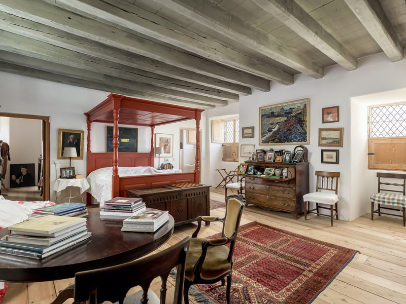 Lamb's House has 10 bedrooms with the property coming in three parts - the main original four-storey house with attic, a Pavillion and modern extension. 