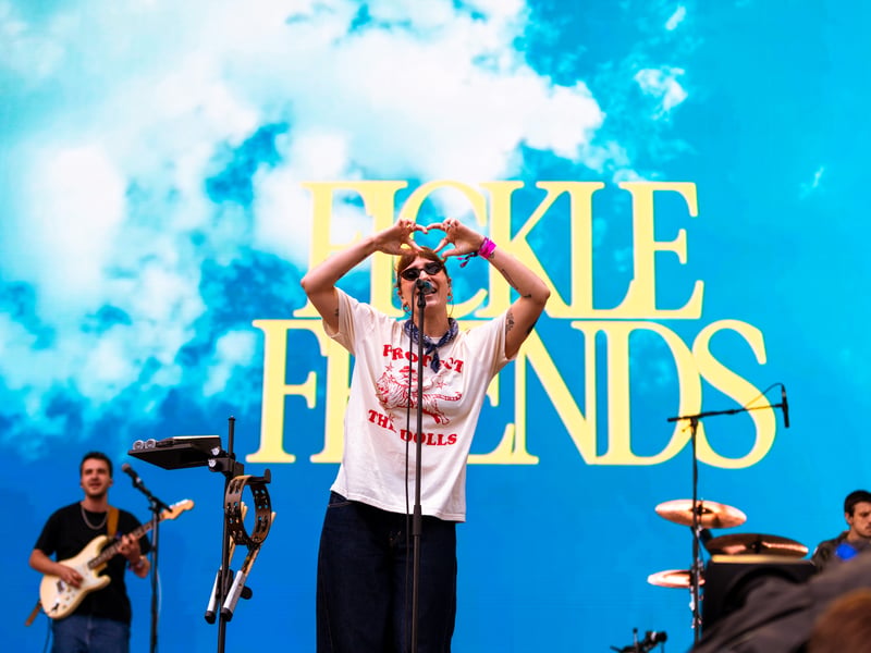 Kendal Calling celebrated 20 years in the fields with a 40,000 strong crowd - Fickle Friends