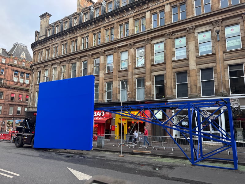 Screens have been erected for the CGI effects to be added later.