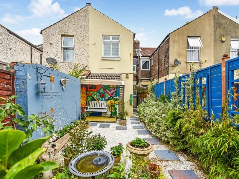 The listing says: "Situated in a fantastic location, this home is within easy reach of reputable schools, major transport links, and the Mountbatten Leisure Centre, making it an excellent choice for families and professionals alike."