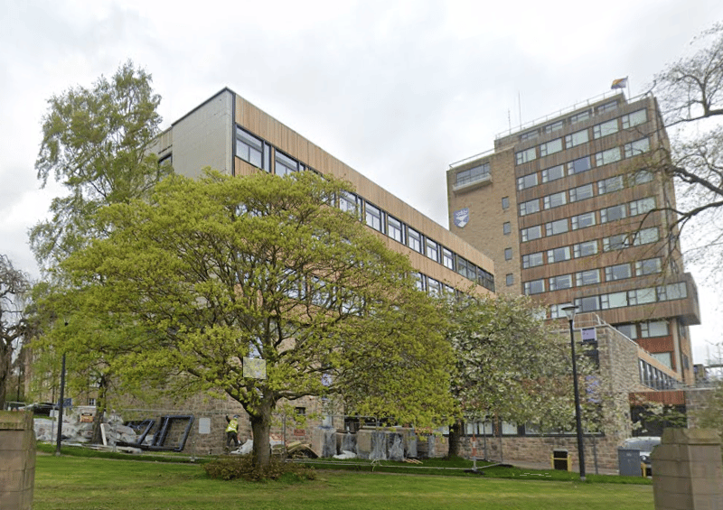 This university, in the Scottish city of Dundee, was 39th in the overall national ranking.
According to the Complete University Guide, the average UCAS tariff score of all new students entering the university was 185.