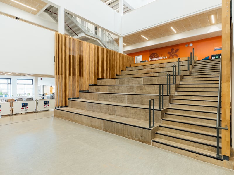 The main entrance foyer includes the school library alongside informal social and meeting spaces for the community to use. Breakout and retreat spaces throughout the school offer pupils choice on where they want to work, socialise or take time out.