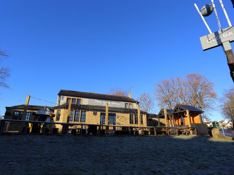 The Old Ball in Horsforth has a 4.2* rating from 367 reviews. A Tripadvisor reviewer said: “Lovely food, pizza really fresh and tasty, good selection of beers, staff really quick and attentive, good atmosphere for a lunch time visit.”