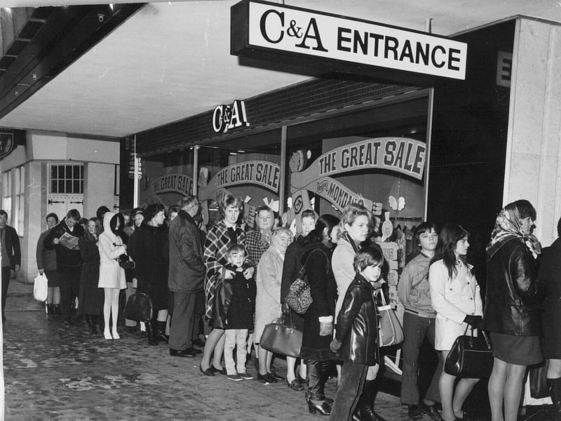 Shoppers queue for the sales at C&A in Leeds on December 24, 1976