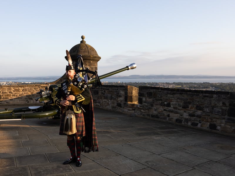 Senior Piper Major (WO Class 1 Grant) using the Bagpipes on Edinburgh Castle 15/08/2025.