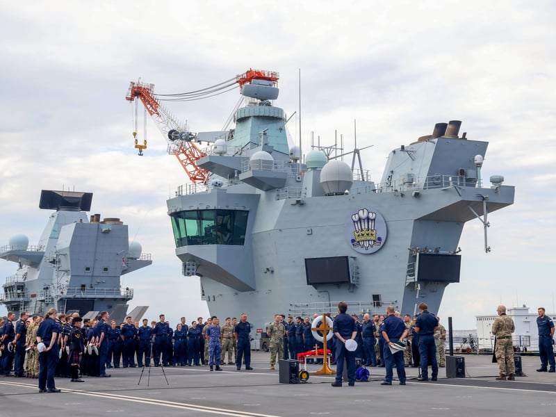 Commanding Officer Captain Blackett, along with Lieutenant Commander Ihara of the Japanese Maritime Self-Defence Force and Lieutenant Commander Rogeness of the United States Navy, laid wreaths. A Royal Marines musician played the bagpipes during the ceremony.