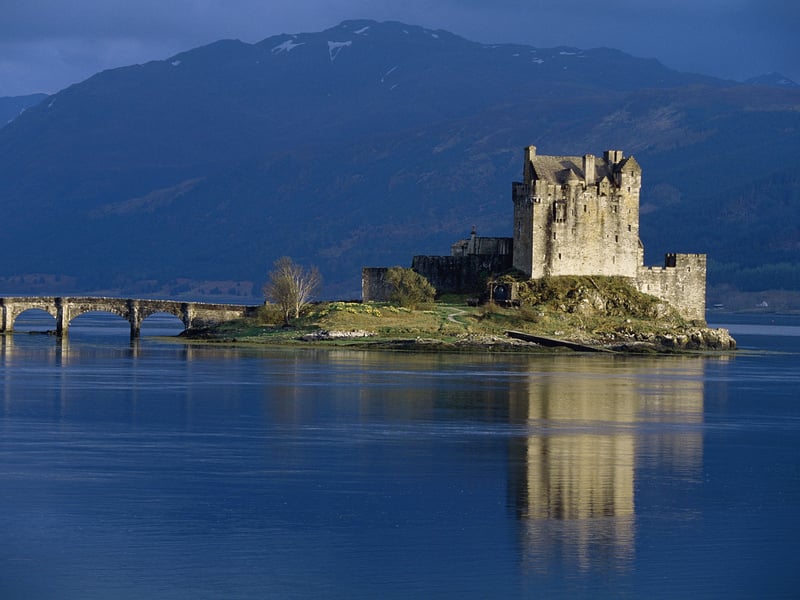 Fourth spot goes to the insta-friendly 23th century Eilean Donan Castle, located on an island at the confluence of three sea lochs (Loch Duich, Loch Long and Loch Alsh) in the western Highlands.