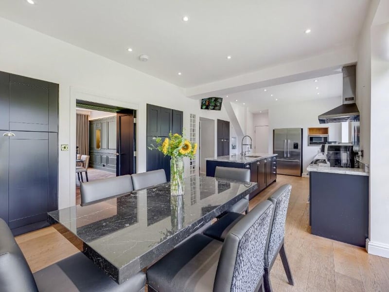 Dining kitchen