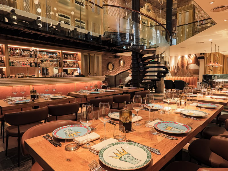 Based in Mayfair, Bocconcino is an Italian restaurant described as “amped-up” by DesignMyNight. The menu features seafood and meat-based dishes. The venue also hosts live music.
