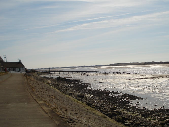 The Knott End route is a 25 mile long circular route which should take a rider 3 hours. It is a flat, on-road route with splendid views of the Wyre estuary, Fleetwood, coastline from Knott End and views of the Bowland Fells on the return.
The Knott End route should be considered ideal for families keen to increase distance and explore the over Wyre area west of Garstang to the coast. The outward journey via Pilling, while the return is via Preesall, Stalmine and Out Rawcliffe.
The route combines the quiet country lanes of over Wyre with the busy centre at Knott End. Take care on short sections of the A588 as single file is required.
