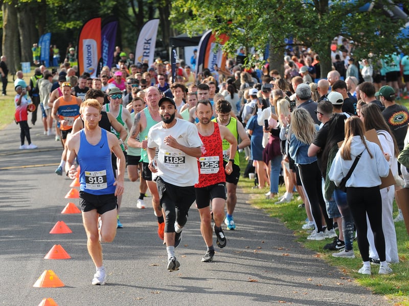 The season kicks off with 5K, 10K, and Half Marathon distances through one of Europe's largest city parks. It’s the first major community mass-participation event of the year, supporting the vital local work of St. Gemma’s Hospice. 📍 Roundhay Park