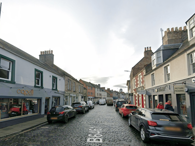 Kelso is a market town in the Scottish Borders. Some popular attractions in the town include visiting Kelso Abbey, Floors Castle, and Kelso Racecourse. Kelso was rated five stars for peace and quiet. Meanwhile, it has only two stars for shopping.