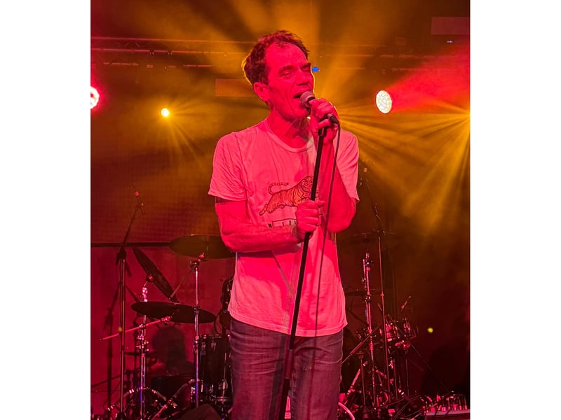 The band played a hastily-learned version of 'Let Me In' dedicated to the fan who helped Shannon find his way into the venue.