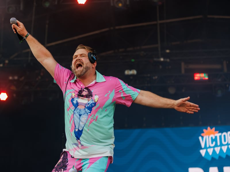 Daniel Bedingfield encourages the crowds to join in at Victorious
Picture: Marcin Jedrysiak