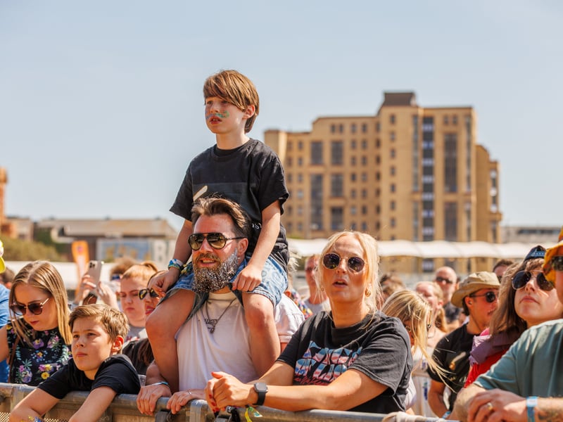 Pictured: Fans Enjoying performance of Harvey Jay Dodgson Picture:Marcin Jedrysiak