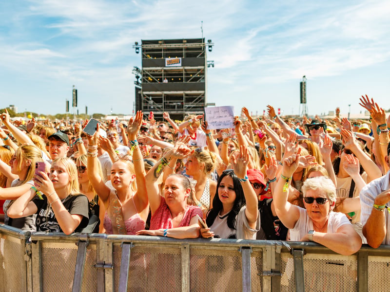 Pictured: Victorious Festival 2025 hundreds of people has attended to the Bradley Simpson performance at common stage.
Picture:Marcin Jedrysiak