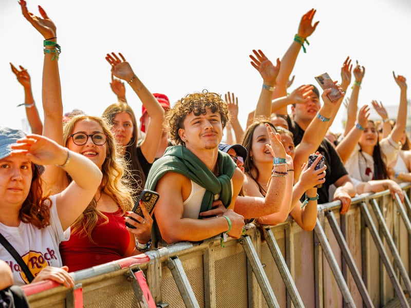 Crowds watch Bradley Simpson performance at Victorious Festival
Picture:Marcin Jedrysiak