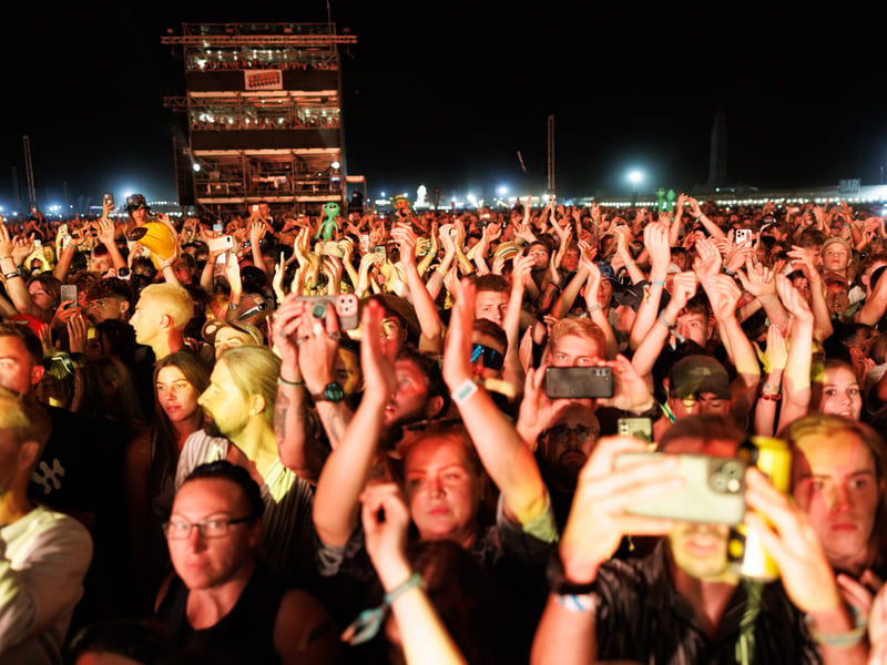 Pictured: Crowds watch Kings of Leon performance at 2025 Victorious Festival
Picture:Marcin Jedrysiak