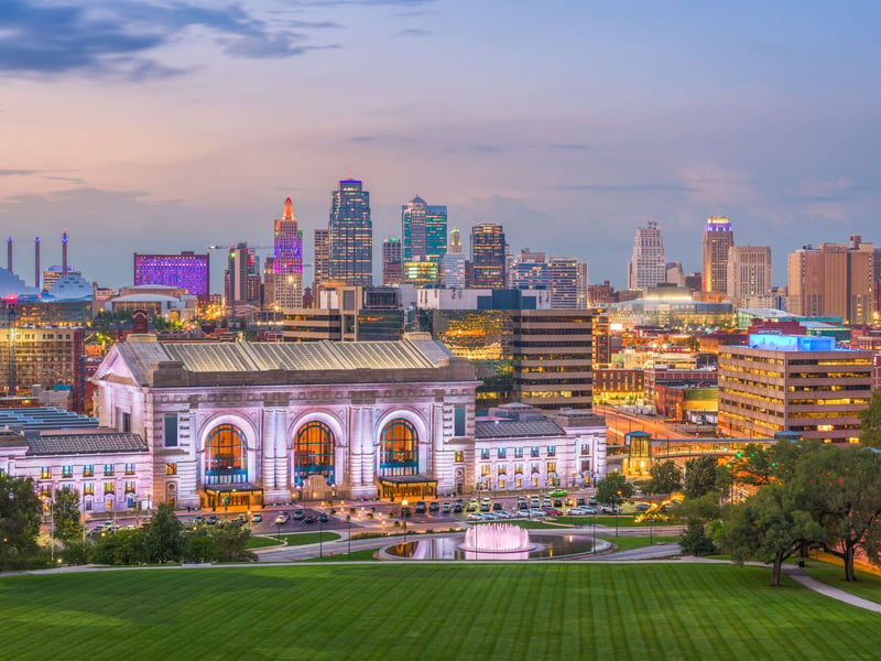 It's traditional for the wedding venue to be close to the bride's hear rather than the groom's, but Taylor and Travis are anything but a traditional couple. They are priced at 10/1 to get married in Travis Kansas City base.