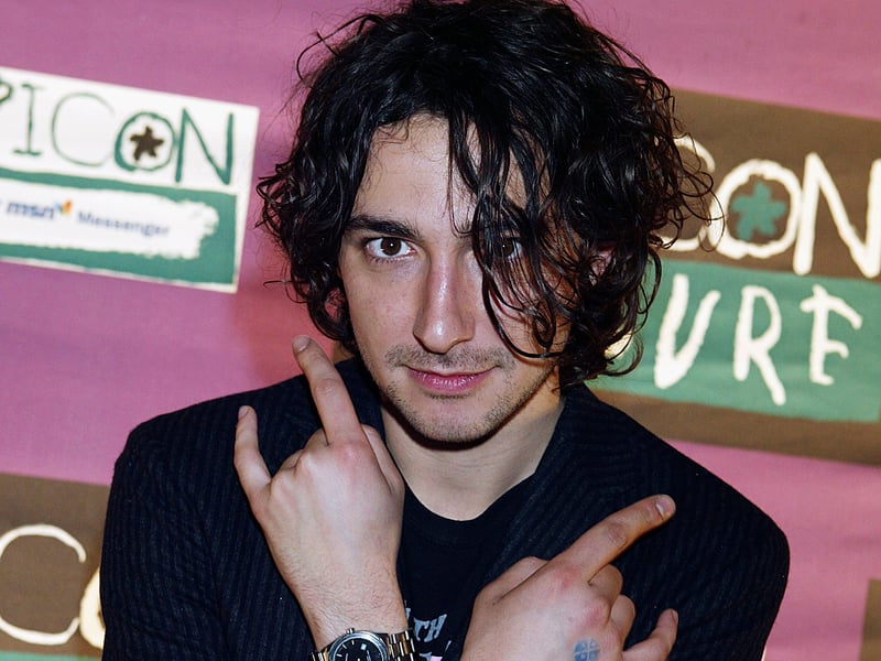 Starting in the early 2000s, Alex Zane became a fixture on MTV as the host of MTV TRL UK. Known for his sharp wit and comedic timing, he was a natural in the interview chair. Today, Zane is a successful comedian and presenter, hosting movie-themed shows for Sky and working as a film reviewer for The Sun newspaper.