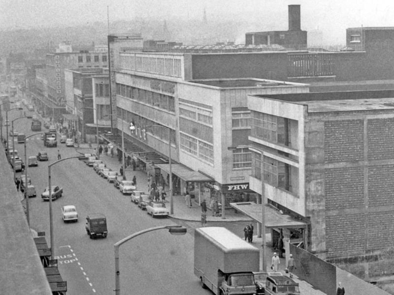 The Moor, Sheffield, in July 1963, showing shops including Freeman, Hardy and Willis, and Roberts Brothers department store
