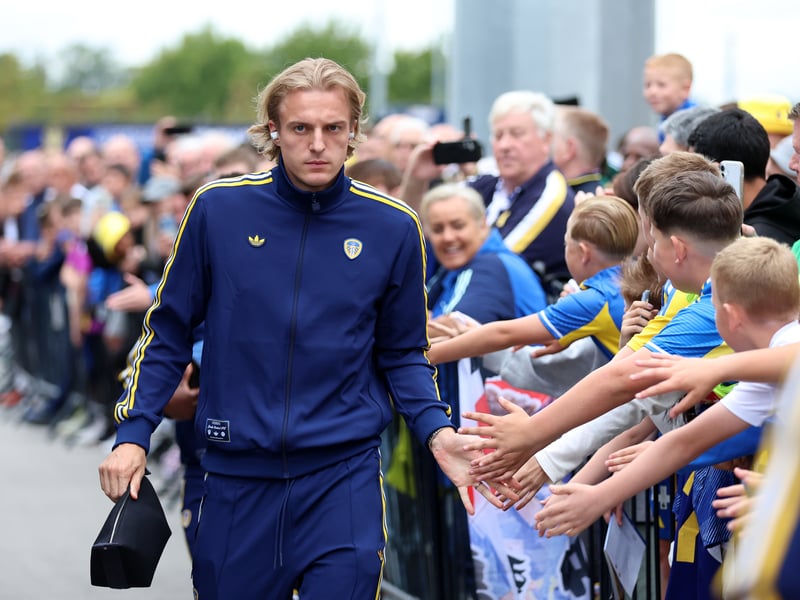 Farke said of the defender on Thursday: "He got a hit against his MCL and missed a few training sessions [last week]. Good news, he's back on the training pitch and if nothing major happens he's also a topic for the squad."