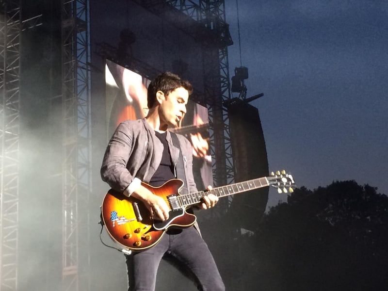 Stereophonics frontman Kelly Jones follows the mighty Whites.
