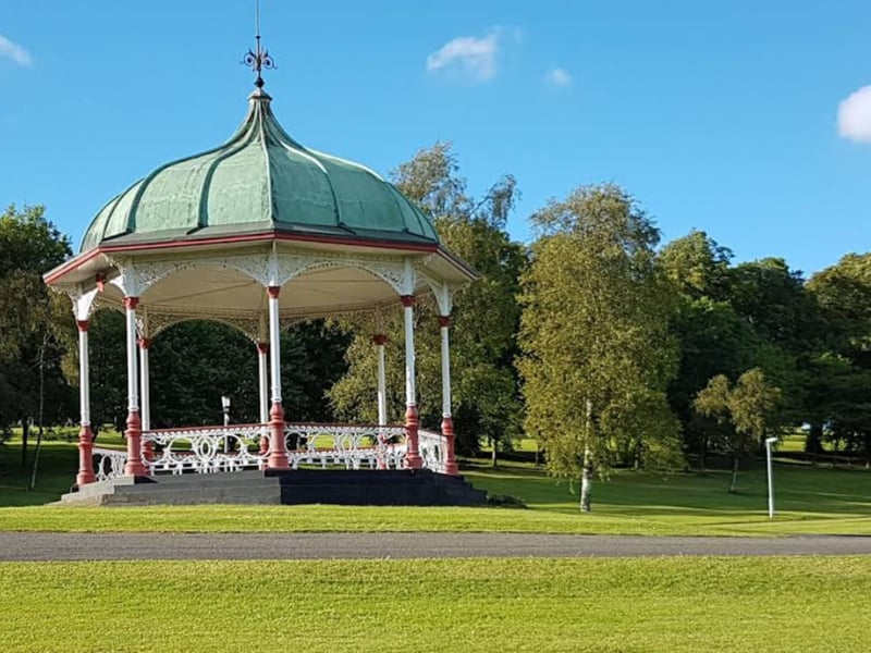 A short drive over the Firth of Forth to Fife, Dunfermline Public Park is designated a Dark Sky Discovery Park and has an area kept free of light pollution for astronomers. 