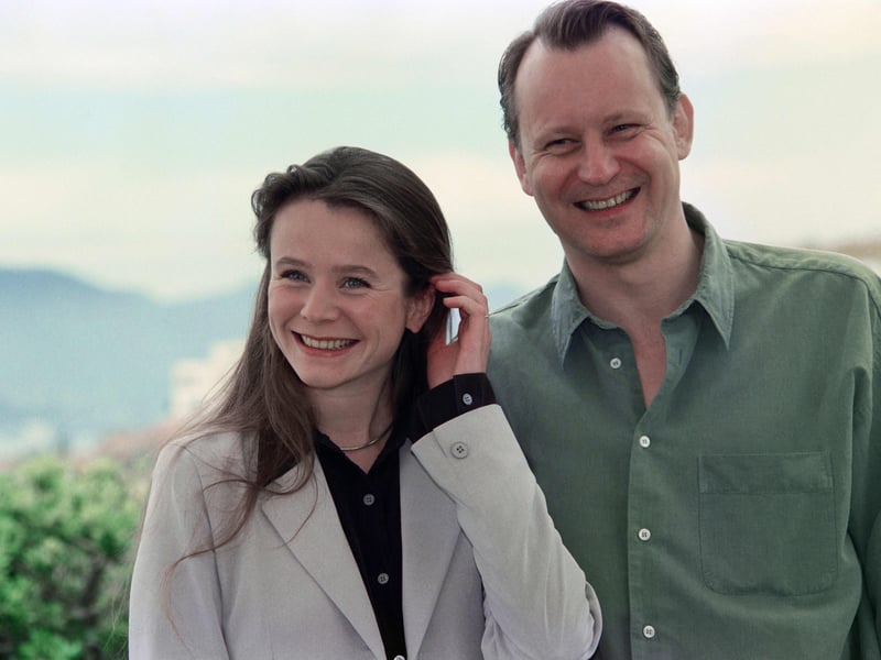This film, directed by Lars von Trier and starring Emily Watson in an Oscar-nominated performance, is a profoundly moving and harrowing drama. Set in a small, rigid Calvinist community on the Scottish coast, it tells the story of a woman's unconditional love and sacrifice.