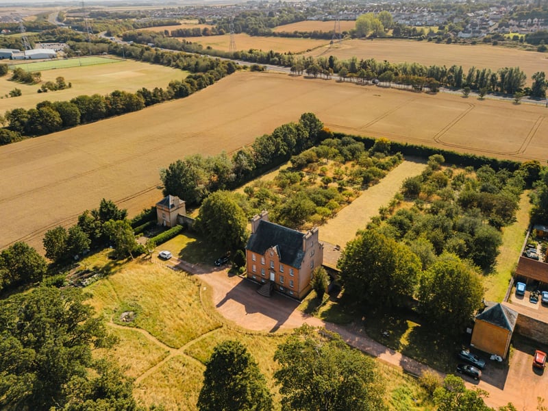 The residents of Bankton House have access to the beautiful grounds which includes eight acres of impressive gardens featuring sweeping lawns, a large fruit orchard and mature woodland. Resident’s parking is available and Bankton House North also benefits from a private single garage, lying adjacent to the building.