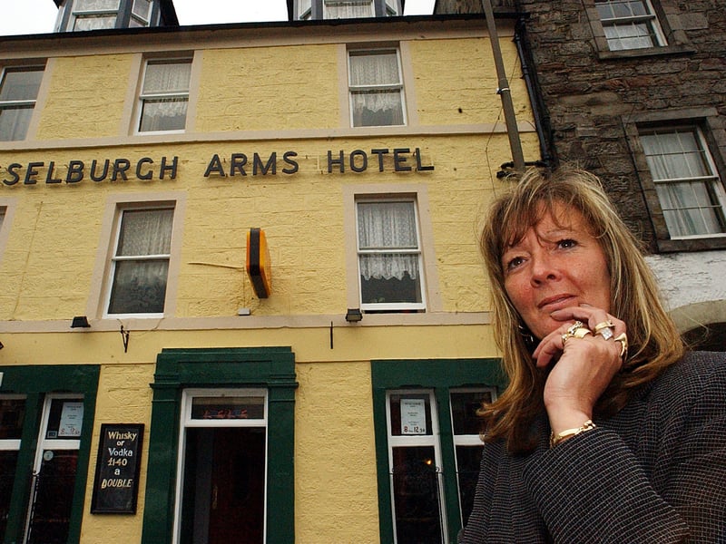 Landlady Lynda McGlynn pictured outside the Musselburgh Arms Hotel in 2002