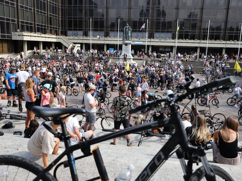 Drum and Bass on the Bike around Portsmouth, starting in Guildhall Square.

Pictured:  Action from the event

Picture: Sam Stephenson.