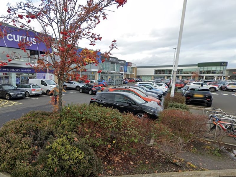 A tram stop would be provided at Craigleith to serve the local
community and nearby retail park. Proposals at the stop include a plaza, playground and improved access to the Craigleith retail park.