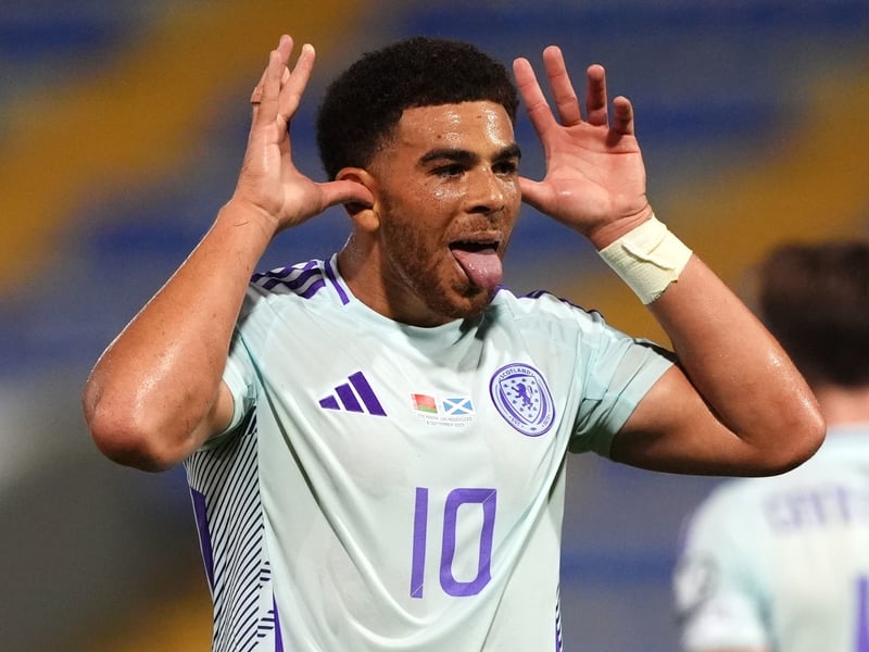 Ambitious shot early doors flashed well off target. Lacked any sort of support and fed off scraps. Deflected shot wide from Gilmour's set-piece. Played his part in Christie's equaliser. Subbed.