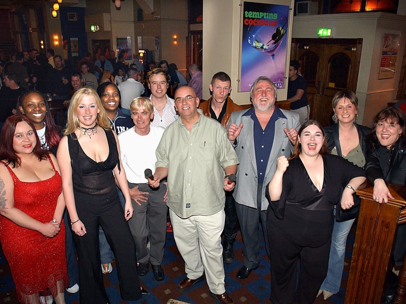 Suzie Bean, Fiona Merrifield, Sarah Jones, Felina Merrifield, Tommy Russell, Chris Farrell, Keith Jones (DJ), Matt Neil, Terry Beswick, Karen Pettitt and Lisa Jones at Yates's