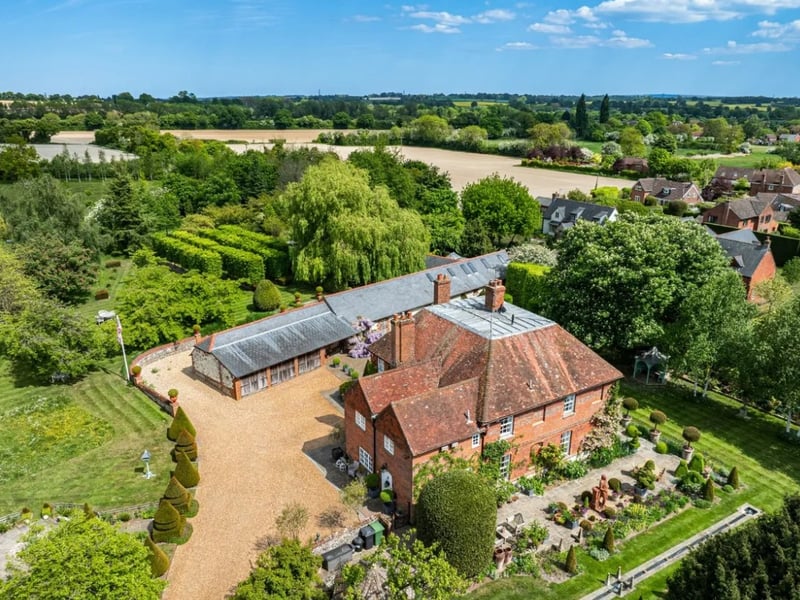 For more information about the home, visit Savills or Zoopla. 