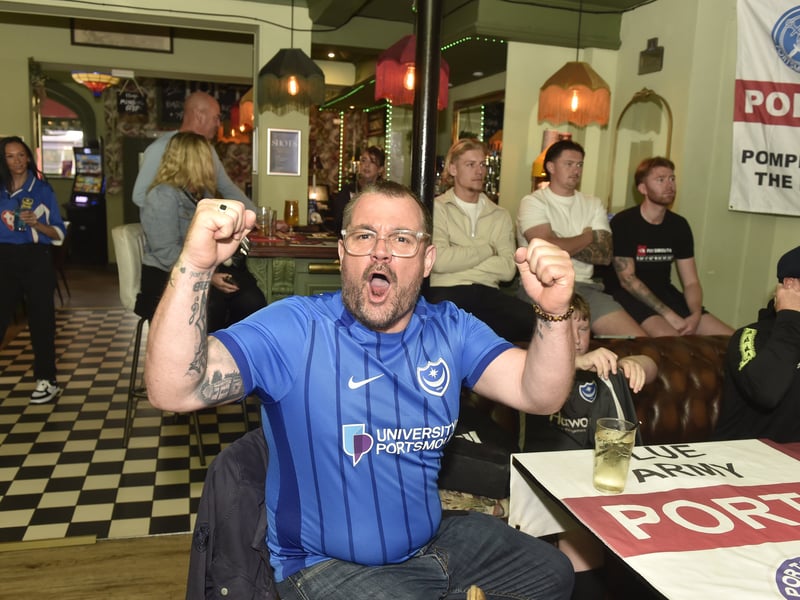 Portsmouth FC fans watching the South-Coast Derby match between Southampton FC v Portsmouth FC at The Kings Pub in Albert Road, Southsea, on Sunday, September 14, 2025. 

Picture: Sarah Standing (140925-9288)