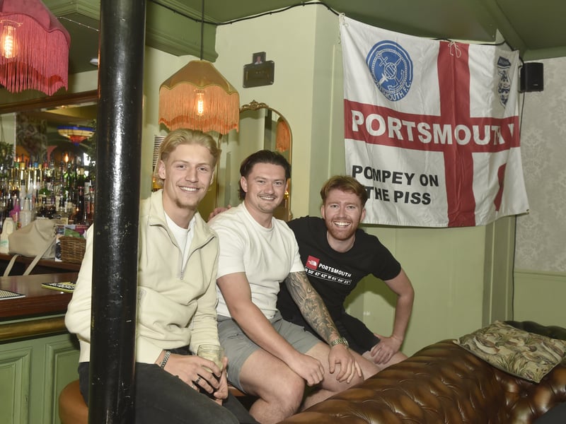Portsmouth FC fans watching the South-Coast Derby match between Southampton FC v Portsmouth FC at The Kings Pub in Albert Road, Southsea, on Sunday, September 14, 2025. 

Picture: Sarah Standing (140925-9301)