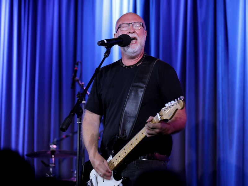 The legendary Bob Mould, frontman of Hüsker Dü and Sugar, brings his distinctive brand of alternative rock to Oran Mor. A true icon of punk and indie rock, his solo performance will be a masterclass in songwriting. 📍 Oran Mor, Top of Byres Road, Glasgow, G12 8QX