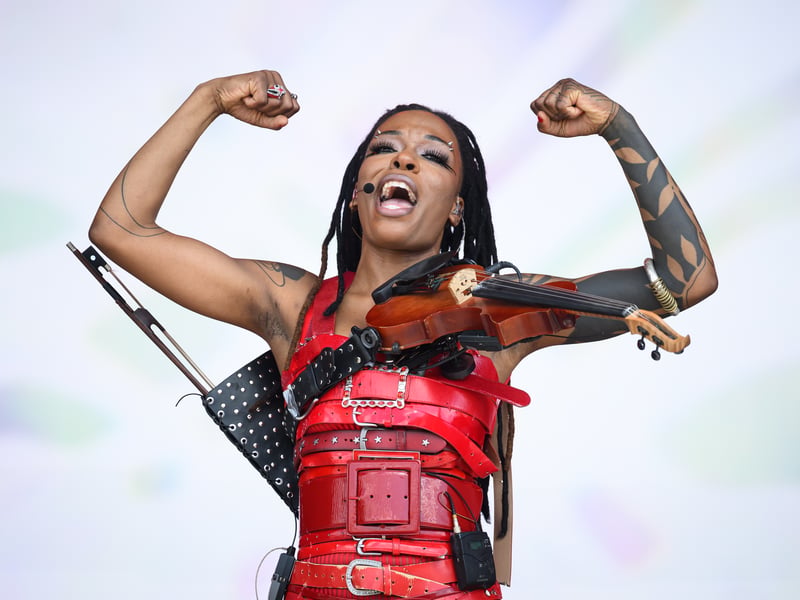 Violinist and vocalist Sudan Archives blends R&B, electronic music, and traditional African fiddling to create a truly original sound. Her live performances are captivating, showcasing her incredible talent and innovative style. 📍 QMU, 22 University Gardens, Glasgow, G12 8QN