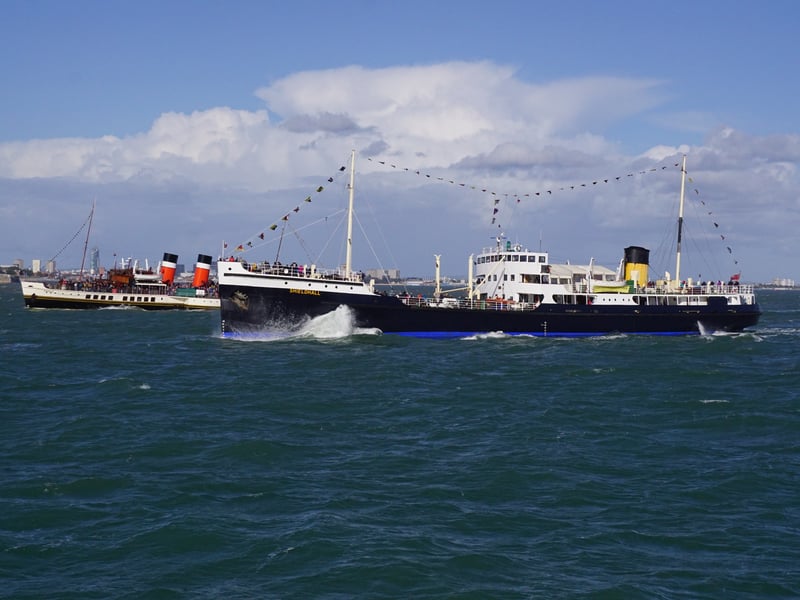 Two historic steamships, SS Shieldhall and PS Waverley, met in the Solent to the delight of passengers.