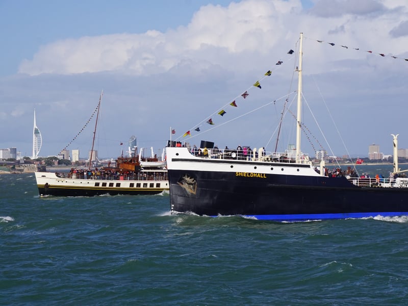 Two historic steamships, SS Shieldhall and PS Waverley, met in the Solent to the delight of passengers