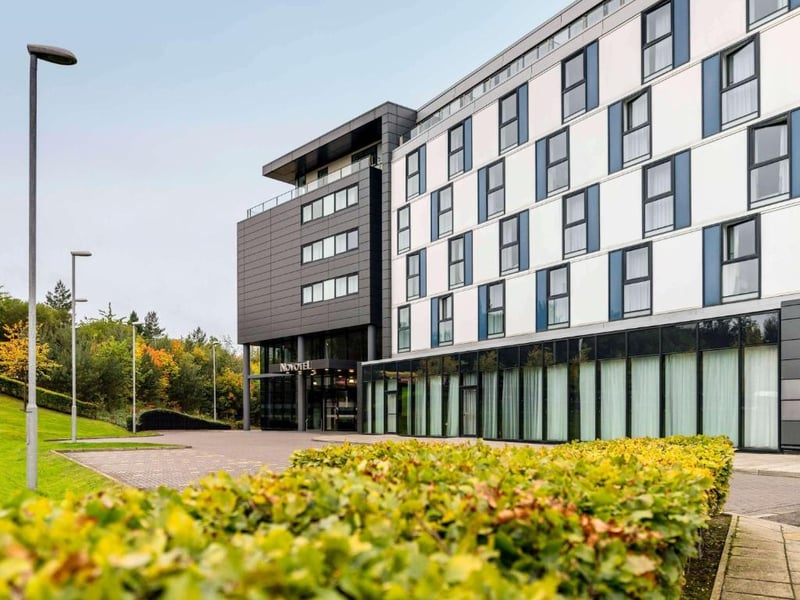 The Novotel Edinburgh Park is in the perfect spot to nip into Edinburgh City Centre - located right next to the Edinburgh Park Rail Station you'll be on Princes Street in 12 minutes. You can also opt to catch the nearby tram. The facilities include a heated swimming pool, a gym, and a steam room. The hotel's Elements restaurant offers a range of modern and traditional cuisine, while there's also a bar for a nightcap.