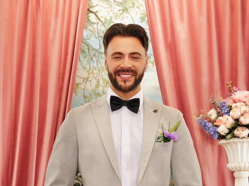 After moving from Portugal to Paris at an early age, Davide attributes his romantic side to growing up and living in the city of love. After planning a huge wedding for 2025, Davide was left heartbroken after the relationship abruptly came to an end. Undefeated, full of love and ready to find his future husband, Davide is coupled up with Keye. 