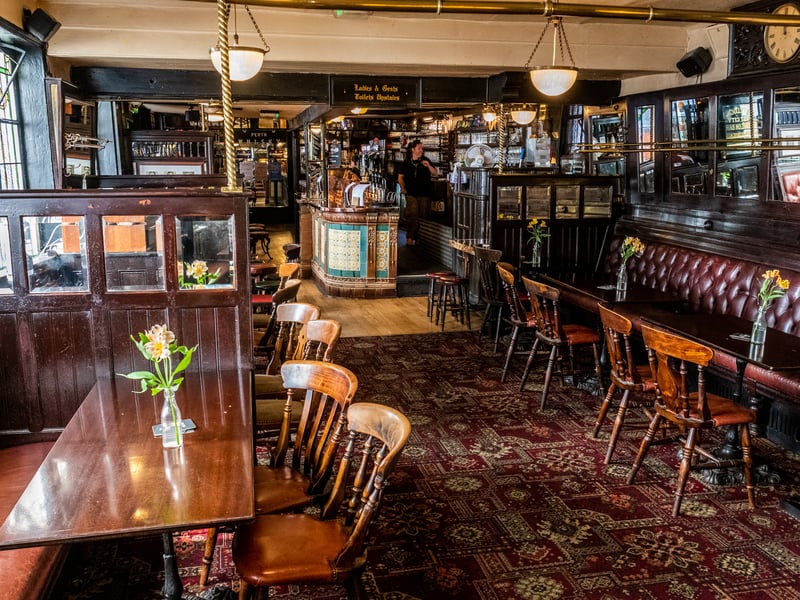 Whitelock’s Ale House and The Turks Head is a city centre based pub with a delicious selection of dishes. The historic pub boasts stained glass windows and a real crackling fire.