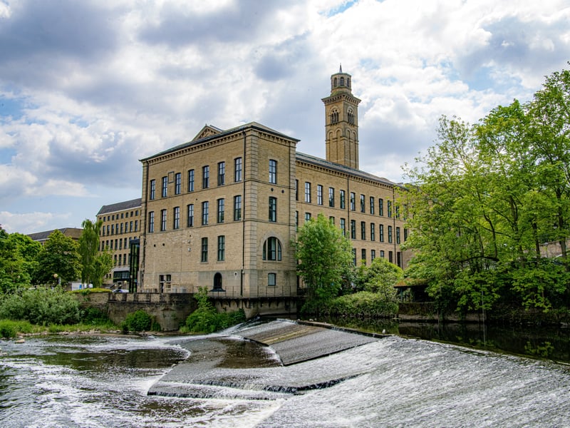 Saltaire is a UNESCO World Heritage Site boasting a fascinating industrial heritage and a truly spectacular setting beside the River Aire, near Bradford, in West Yorkshire. Its gorgeous architecture, the magnificent artworks housed within one of its old mill buildings, and its many independent shops and restaurants make it a fantastic place to visit and an equally excellent place in which to set down roots. The average house price in Saltaire is £211,147, according to Rightmove.