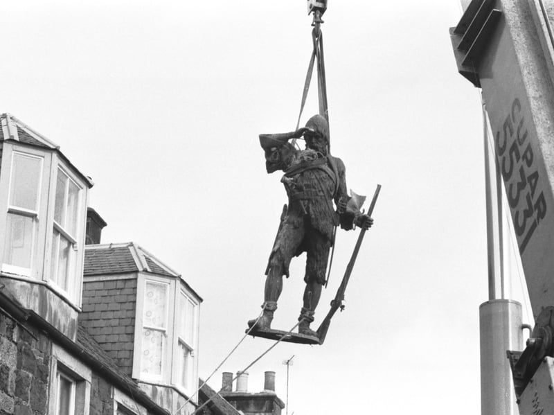 The statue of Alexander Selkirk (model for 'Robinson Crusoe') is lifted from its plinth on Lower Largo, Fife, before being taken to Alyth for cleaning in October 1987