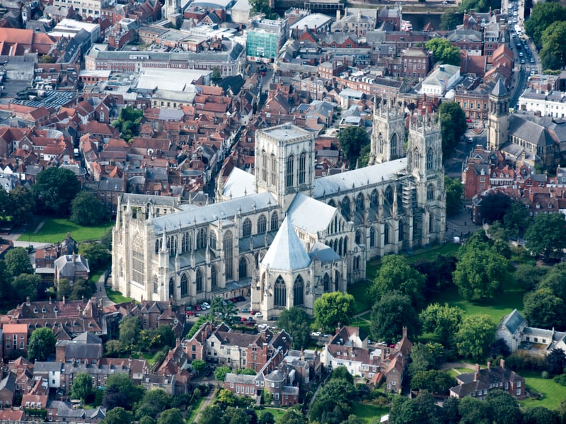 An Architectural Masterpiece: York Minster dominates the York skyline and is at the heart of the city's spiritual heritage. This colossal Gothic cathedral features globally significant stained-glass windows, soaring vaulted ceilings, and a central tower that offers commanding city views. A truly spiritual and awe-inspiring sight. 📍 Deangate, York YO1 7HH